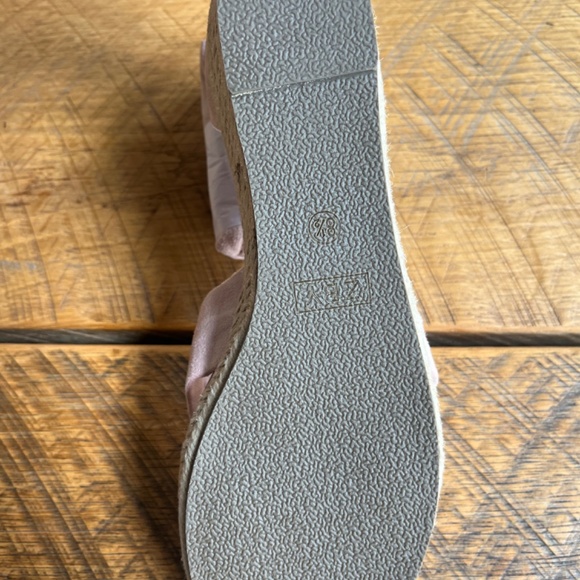 Women’s Pink Bow Espadrilles - Picture 5 of 6